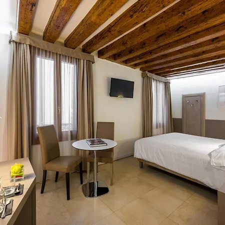 Leone Hotel 3*