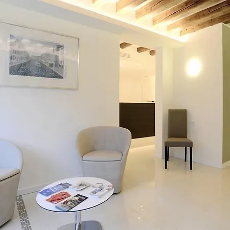 Leone Hotel