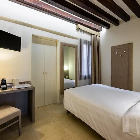 Leone Hotel