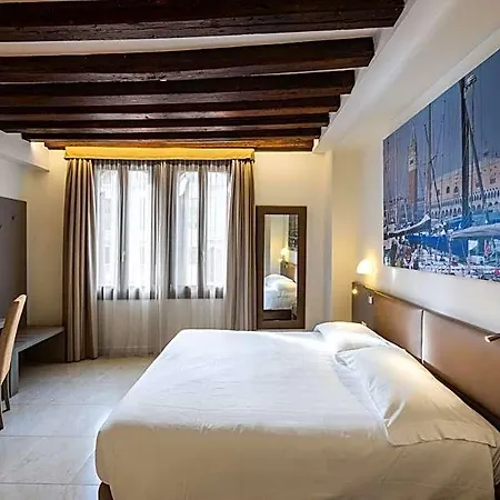 Leone Hotell 3*