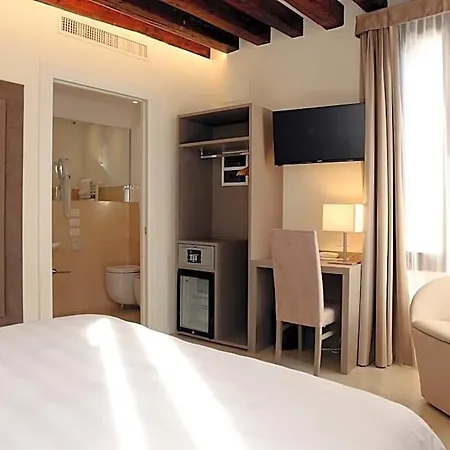 Hotell Leone 3*