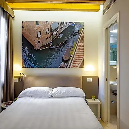 Hotell Leone 3*