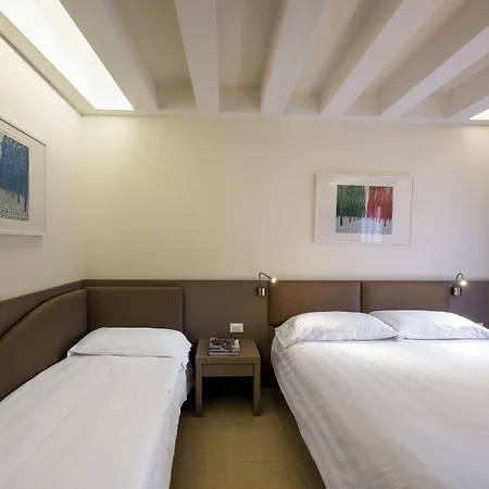 Leone Hotell 3*
