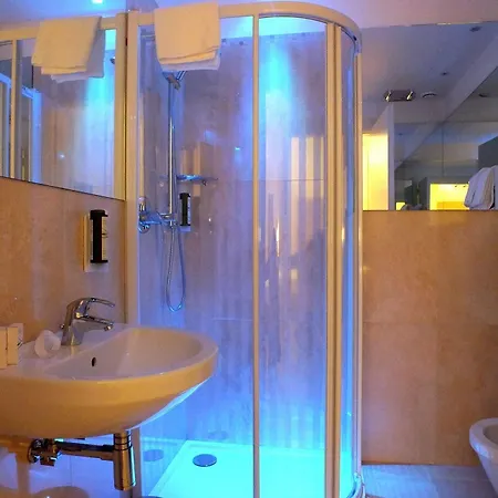 Leone Otel 3*